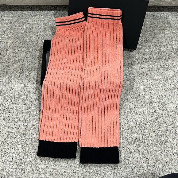 Chanel leg warmer - Picture 4 of 4